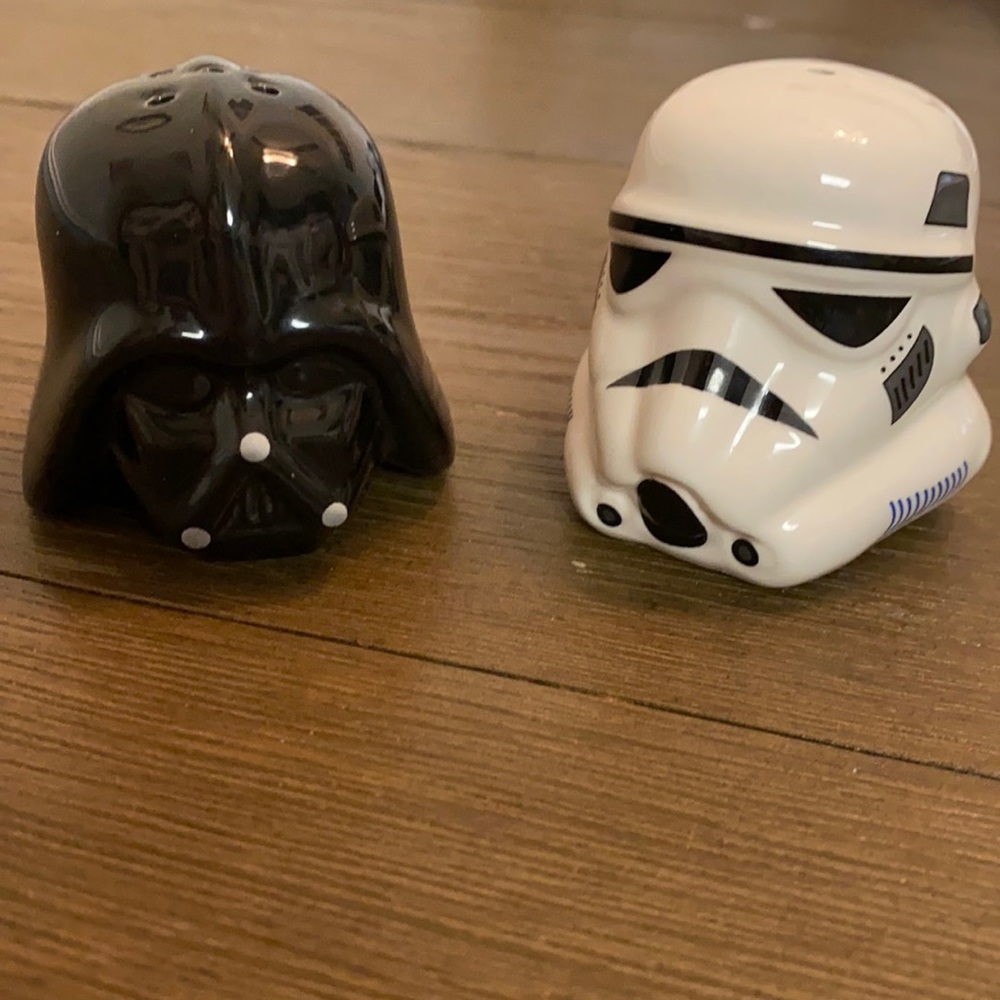 NWOT Disney Star Wars Salt & Pepper Shakers